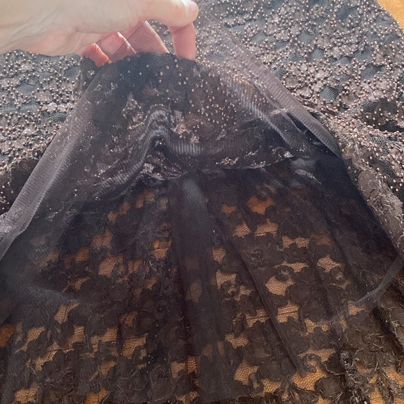 Rich brown halter style gorgeous long gown size 6/8 beautiful appliqué beading. - Picture 7 of 16